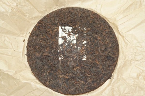 1960年代的鴻泰昌老青餅目前售價格約在一百萬台幣之間，是非常稀缺的超