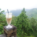 咖啡杯與山巒-2