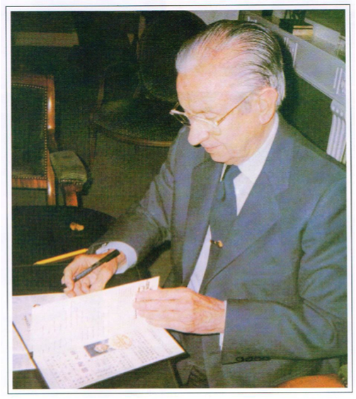 Former President of the International Olympic Committee, Juan Antonio Samaranch, 
