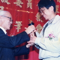 元弘獲詩翻譯獎(余光中頒)1995