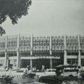 1964 年設計新穎堂皇壯觀的市議會大廈落成啟用