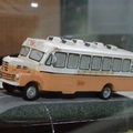 大肆宣傳的「牛頭公車」竟然只是個火柴盒小汽車模型