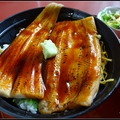 穴子飯鰻魚烤得軟嫩搭配鋪在飯上滿滿的
蛋絲、小黃瓜、紫蘇葉和哇沙米，滋味絕佳回味再三。
1730日圓含稅