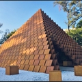 邀請東京奧運展館設計師隈研吾操刀
用1450個三角積木搭建
發現自然, 人文, 科技美的結合