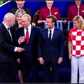 左一 國際足球總會（FIFA）主席英凡提諾 
右一 克羅埃西亞女總統 季塔洛維奇(Kolinda Grabar-Kitarovic)
右二 法國總統馬克宏
共同頒獎