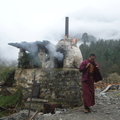 巴卡寺的喇嘛在煨桑