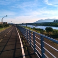 大漢溪左岸自行車道，樹林端，前面是城林橋。