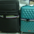兩只『大到不行』的行李。行李約40KG