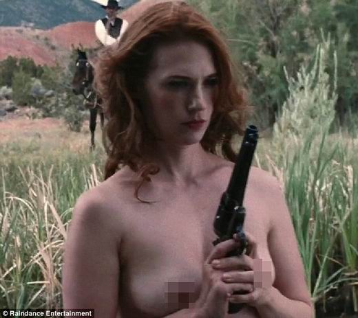 珍妮艾莉瓊斯首度大尺度演出。(劇照) 珍妮艾莉瓊斯