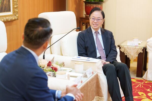 新加坡駐台代表葉偉傑離任前夕辭行 張市長：借鏡星國經驗 持續推動軌道建設與觀光交流