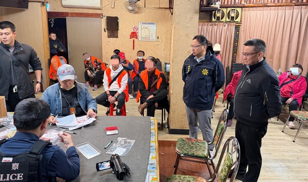 卡拉OK掩護天九牌賭場 中壢警夜襲28人全數到案