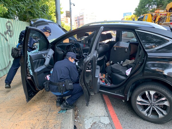 未懸掛車牌拒檢逃逸！越南籍駕駛衝撞警車 龜山警連開2槍後逮人