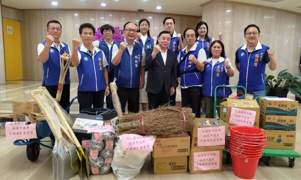 黨團捐贈光復災區民生物資 盼拋磚引玉 共助災民度難關