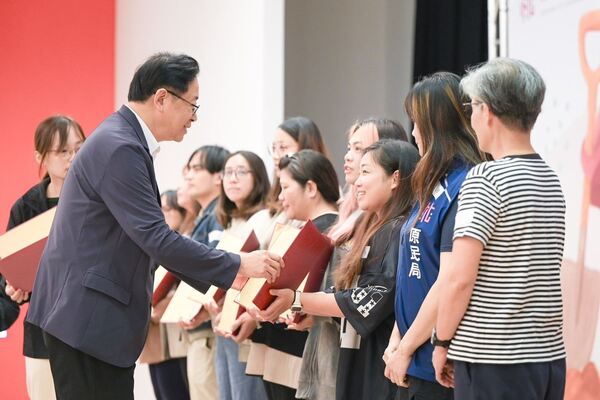 張善政表揚花蓮光復救災英雄　肯定各界無私馳援