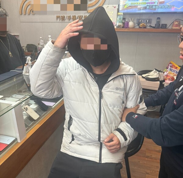 中壢警速破手機竊案  36歲男落網手機全發還