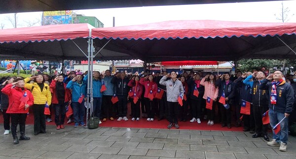 旗揚楊梅迎新年　115年元旦升旗典禮熱鬧登場