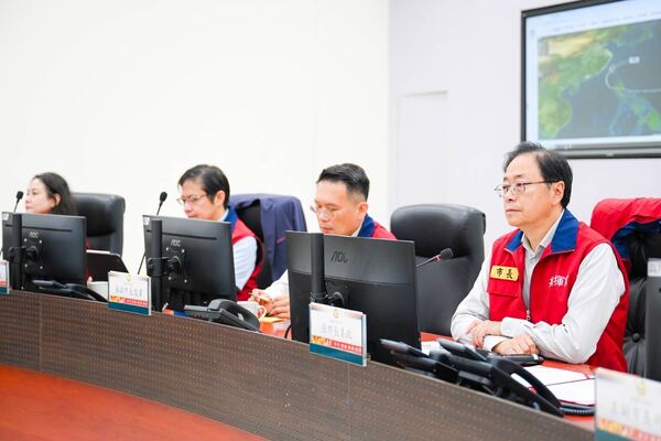 視察桃市災害應變中心二級開設　張善政：指示各區嚴密防颱確保市民安全