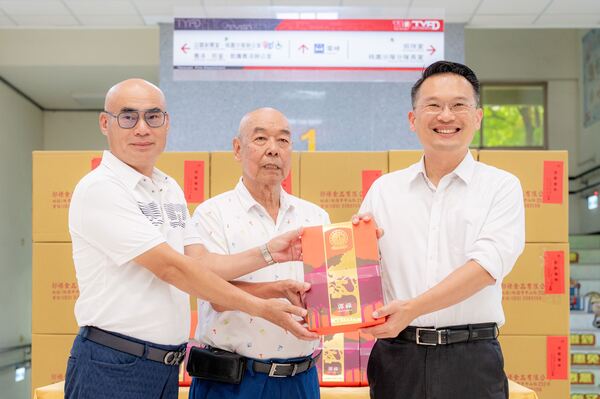 郭祿食品暨日勝機構聯合捐贈中秋禮品 蘇副市長感謝企業公益行動