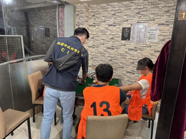 中壢警雷霆除暴大舉掃蕩  淨化校園周邊商圈麻將館