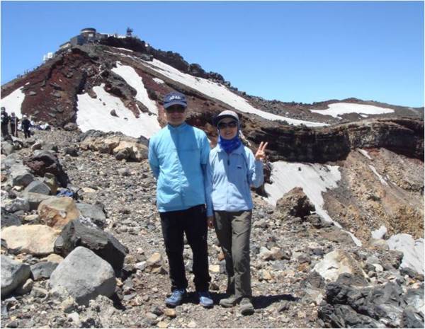 山頂氣象觀測所，就蓋在火山口最高點劍峰上。