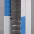 (SH-266藍白雙色)塑鋼鞋櫃
(上下各附4片隔板) 
規格:寬65*深33*高180cm
•材質:特殊塑鋼,