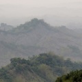 台灣有許多個特殊惡型地質.其中的台南市草山月世界是我最喜歡的.趁著一大清早.土雞城尚未營業.來欣賞雲霧中的草山月世界矇矓美.