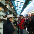 東京築地漁市場餐廳旅客排長隊