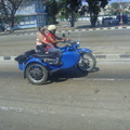 哈瓦那街上的摩托車