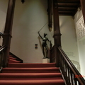 博物館的階梯間雕像