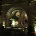 洞穴旅館夜晚的大廳