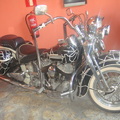 古巴俱樂部內的摩托車