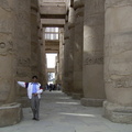 神殿內巨大的石柱