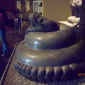 館內巨大羽蛇神石雕