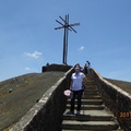 馬薩雅火山口旁的大十字架