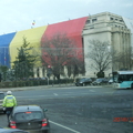 羅馬尼亞國旗的建物