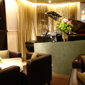 大廳的沙發座與鋼琴