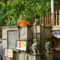 佛寺僧侶維持秩序