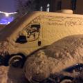 大雪覆蓋汽車