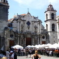 哈瓦那教堂前的市集