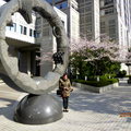 東京都廳外的石雕