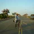 2012,11,10 16:33 FX50 101年第二期旺農好米曬稻穀第一天，稻穀收好後，騎著阿公的腳踏車去稻田。