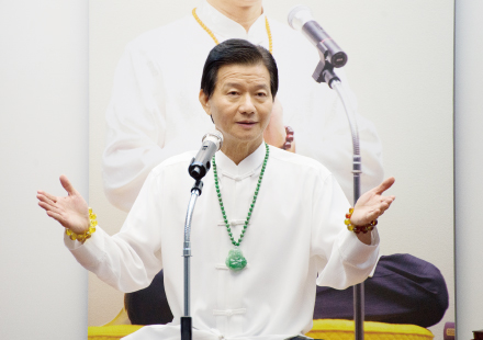 妙禪師父於法會中開示